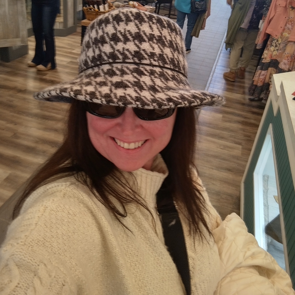 Meet your Posher, Nicole